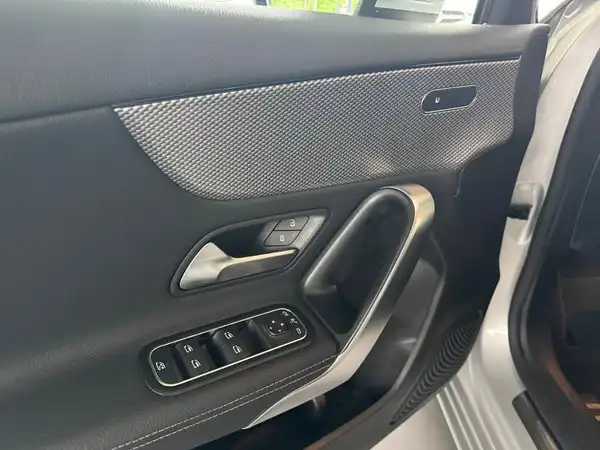 MERCEDES-BENZ A 200 Kompaktlimousine (10/19)