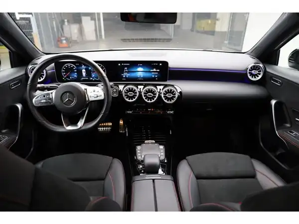 MERCEDES-BENZ A 35 4M (14/26)
