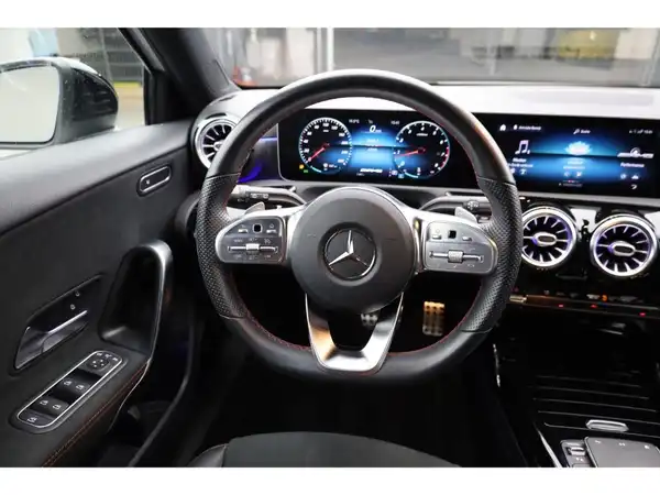 MERCEDES-BENZ A 35 4M (15/26)