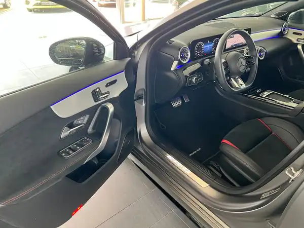 MERCEDES-BENZ A 35 4M AMG (9/10)