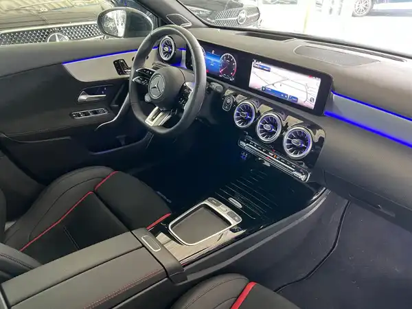 MERCEDES-BENZ A 35 4M AMG (10/10)