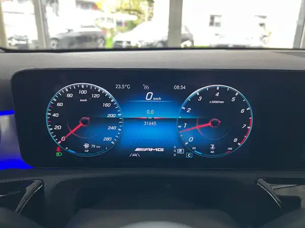 MERCEDES-BENZ A 35 AMG 4M (24/28)