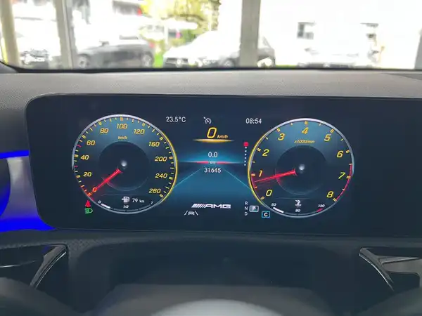 MERCEDES-BENZ A 35 AMG 4M (25/28)