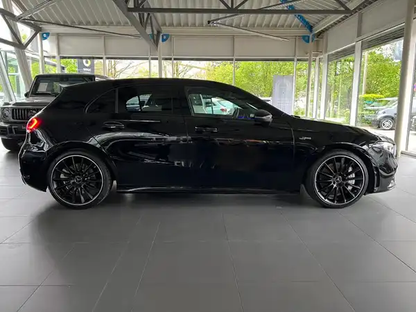 MERCEDES-BENZ A 35 AMG 4M (5/28)