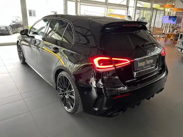 MERCEDES-BENZ A 35 AMG 4M (8/28)