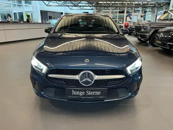 MERCEDES-BENZ A 250 e (2/25)