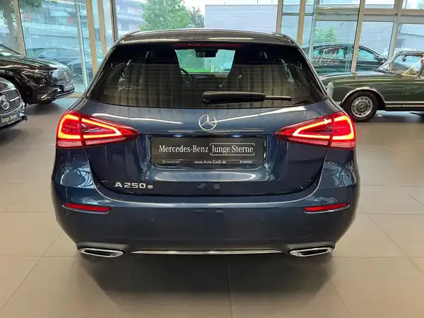 MERCEDES-BENZ A 250 e (6/25)