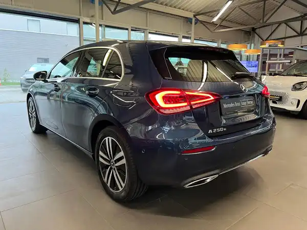 MERCEDES-BENZ A 250 e (7/25)