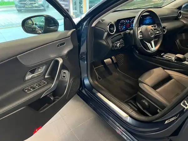MERCEDES-BENZ A 250 e (8/25)