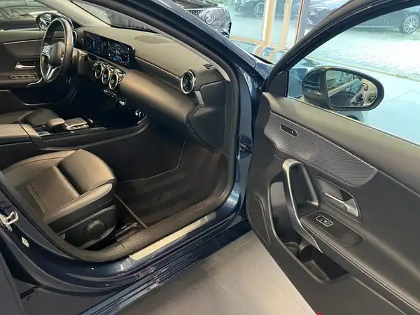 MERCEDES-BENZ A 250 e (10/25)
