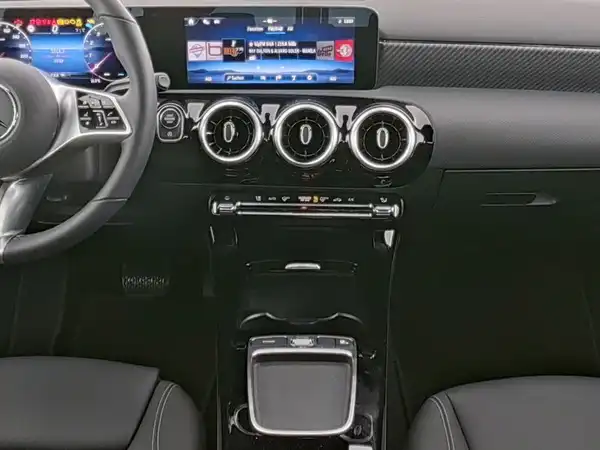 MERCEDES-BENZ A 180 Limousine (5/10)