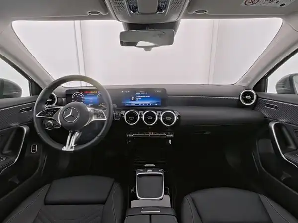 MERCEDES-BENZ A 250 e Kompaktlimousine (8/10)