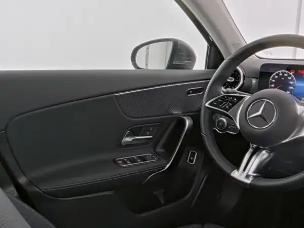 MERCEDES-BENZ A 250 e Kompaktlimousine (10/10)