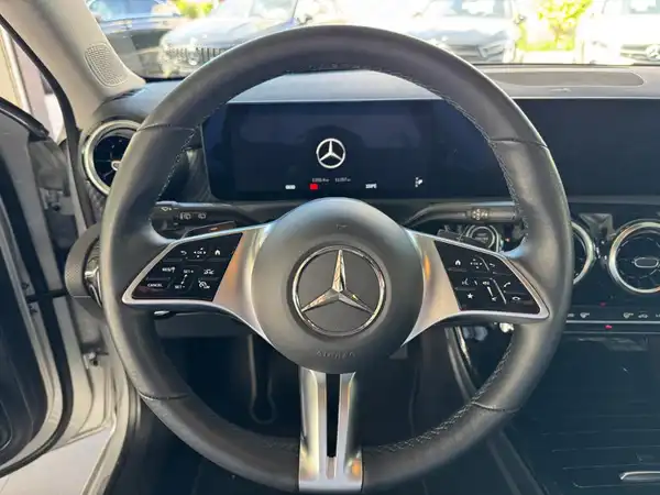MERCEDES-BENZ A 180 (14/18)