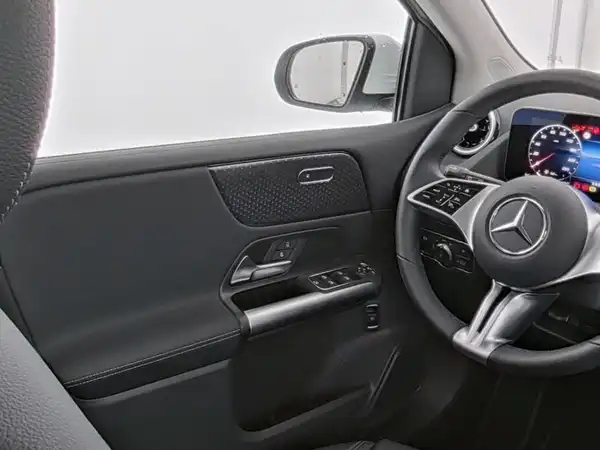 MERCEDES-BENZ B 200 (5/9)