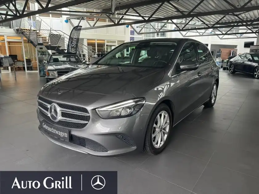 MERCEDES-BENZ B 200 Progressive (1/18)