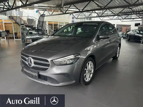 MERCEDES-BENZ B 200 Progressive (1/18)