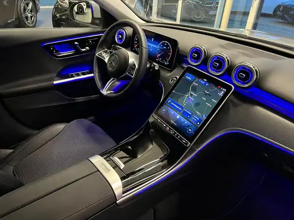 MERCEDES-BENZ C 220 T d 4M (8/24)