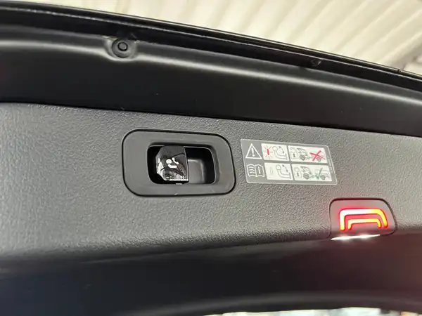 MERCEDES-BENZ C 63 T S E Performance (15/31)