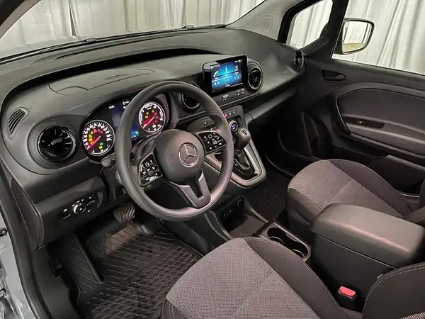 MERCEDES-BENZ eCitan Tourer PRO Standard (8/24)