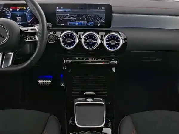 MERCEDES-BENZ CLA 200 d (6/10)