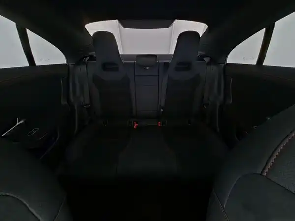 MERCEDES-BENZ CLA 200 d (9/10)