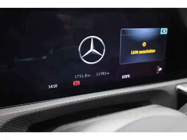 MERCEDES-BENZ CLA 180 (11/22)