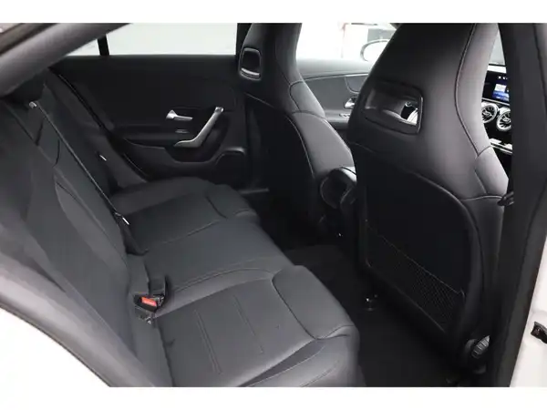 MERCEDES-BENZ CLA 180 (19/22)