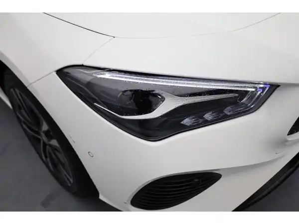 MERCEDES-BENZ CLA 180 (22/22)