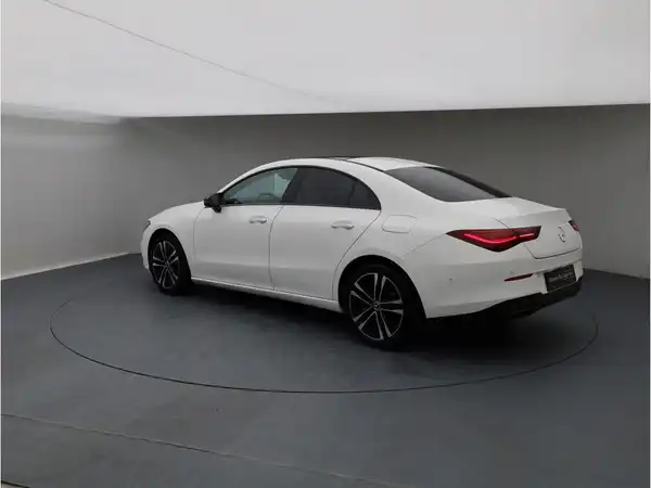MERCEDES-BENZ CLA 180 (4/22)