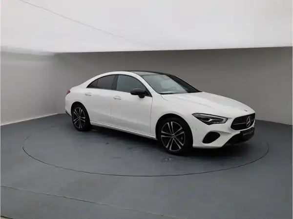MERCEDES-BENZ CLA 180 (8/22)