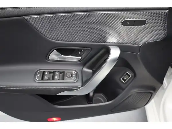 MERCEDES-BENZ CLA 180 (10/22)