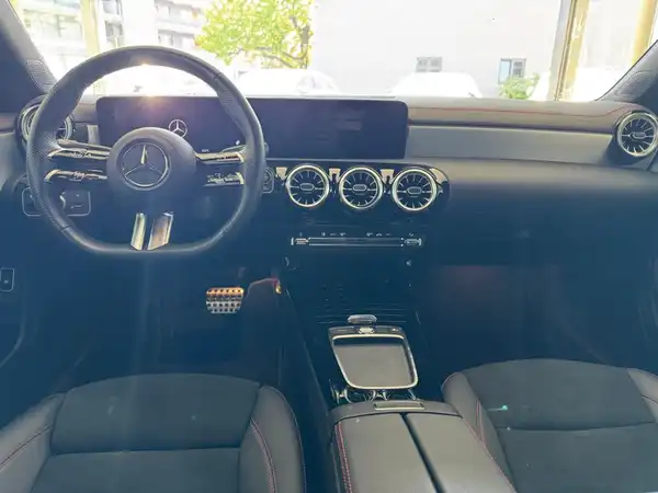 MERCEDES-BENZ CLA 200 d (13/21)