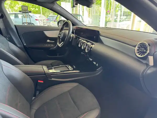 MERCEDES-BENZ CLA 200 d (15/21)