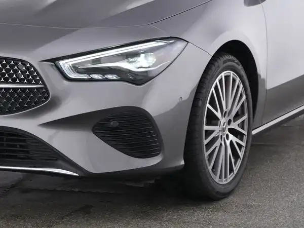 MERCEDES-BENZ CLA 180 (3/9)