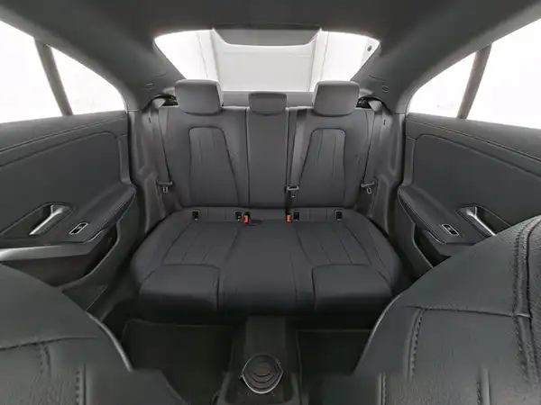 MERCEDES-BENZ CLA 180 (8/9)