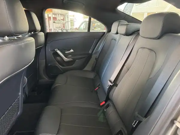 MERCEDES-BENZ CLA 180 (10/10)