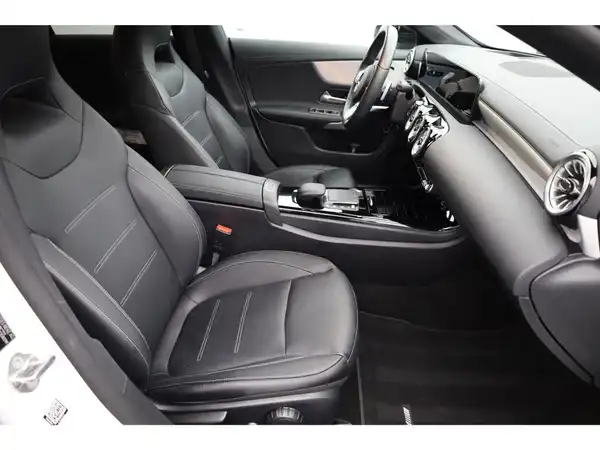 MERCEDES-BENZ CLA 250 4M SB (17/24)