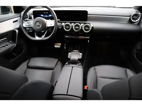 MERCEDES-BENZ CLA 250 4M SB (19/24)