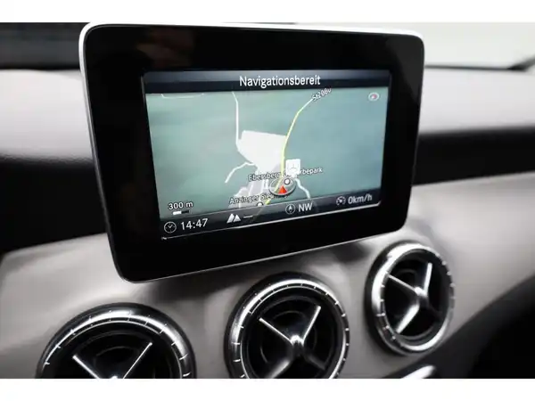 MERCEDES-BENZ CLA 200 SB (13/23)
