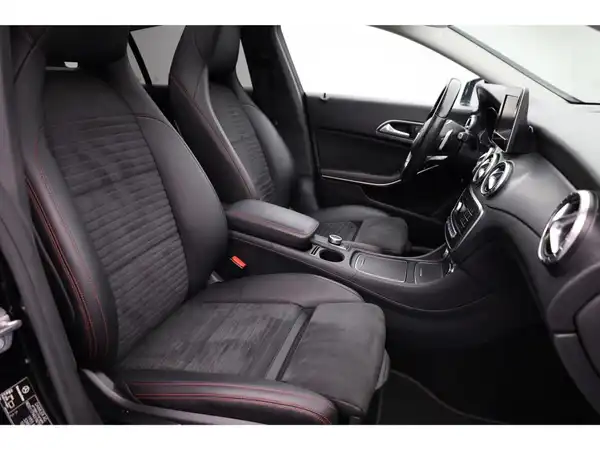 MERCEDES-BENZ CLA 200 SB (19/23)