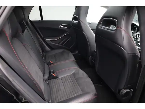 MERCEDES-BENZ CLA 200 SB (21/23)