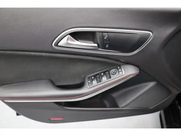 MERCEDES-BENZ CLA 200 SB (10/23)