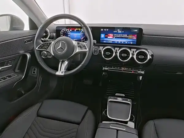 MERCEDES-BENZ CLA 180 SB (7/10)