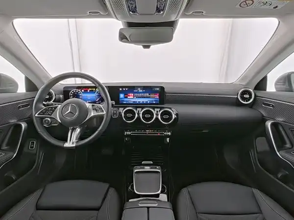 MERCEDES-BENZ CLA 180 SB (8/10)