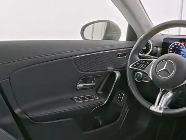 MERCEDES-BENZ CLA 180 SB (9/10)