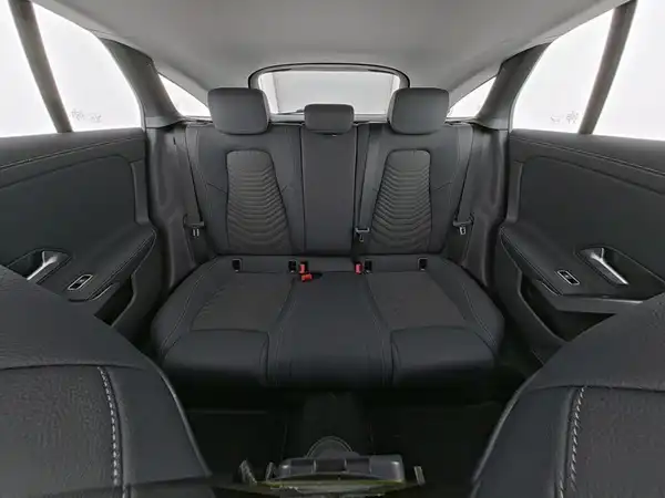 MERCEDES-BENZ CLA 180 SB (10/10)