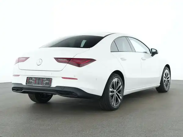 MERCEDES-BENZ CLA 180 (3/10)