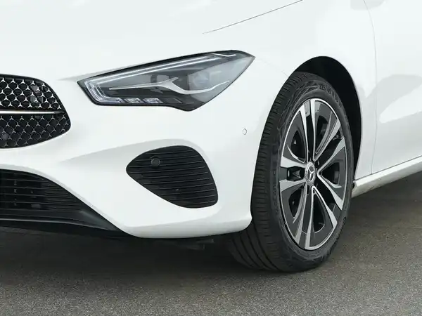 MERCEDES-BENZ CLA 180 (4/10)