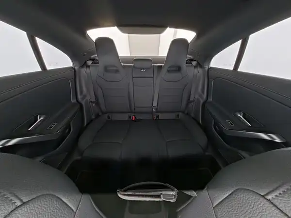 MERCEDES-BENZ CLA 180 (8/10)